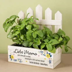 Liebe Mama - Pflanzkiste zum Muttertag mit Zaundetail und Wunschtext