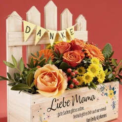 Liebe Mama - Pflanzkiste zum Muttertag mit Zaundetail und Wunschtext