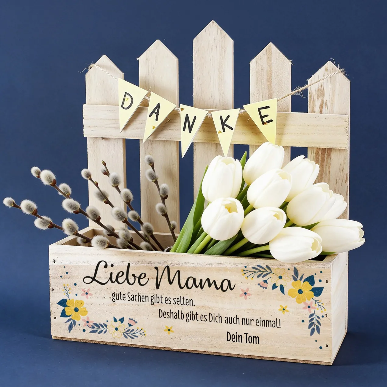 Liebe Mama - Pflanzkiste zum Muttertag mit Zaundetail und Wunschtext