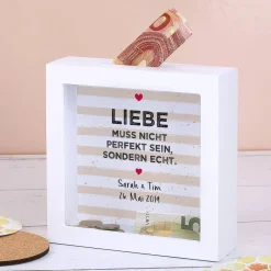 Liebe muss echt sein - Bilderrahmen Spardose mit 2 Zeilen Wunschtext