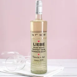 Liebe muss echt sein - Bree Weißwein mit Wunschtext