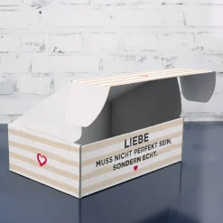 Liebe muss echt sein - Geschenkkarton in drei Größen mit Ihrem Wunschtext