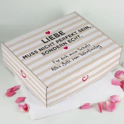 Liebe muss echt sein - Geschenkkarton in drei Größen mit Ihrem Wunschtext