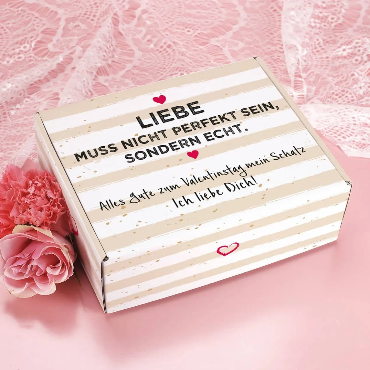 Liebe muss echt sein - Geschenkkarton in drei Größen mit Ihrem Wunschtext