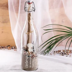 Liebespost in gravierter Flasche mit Füllung