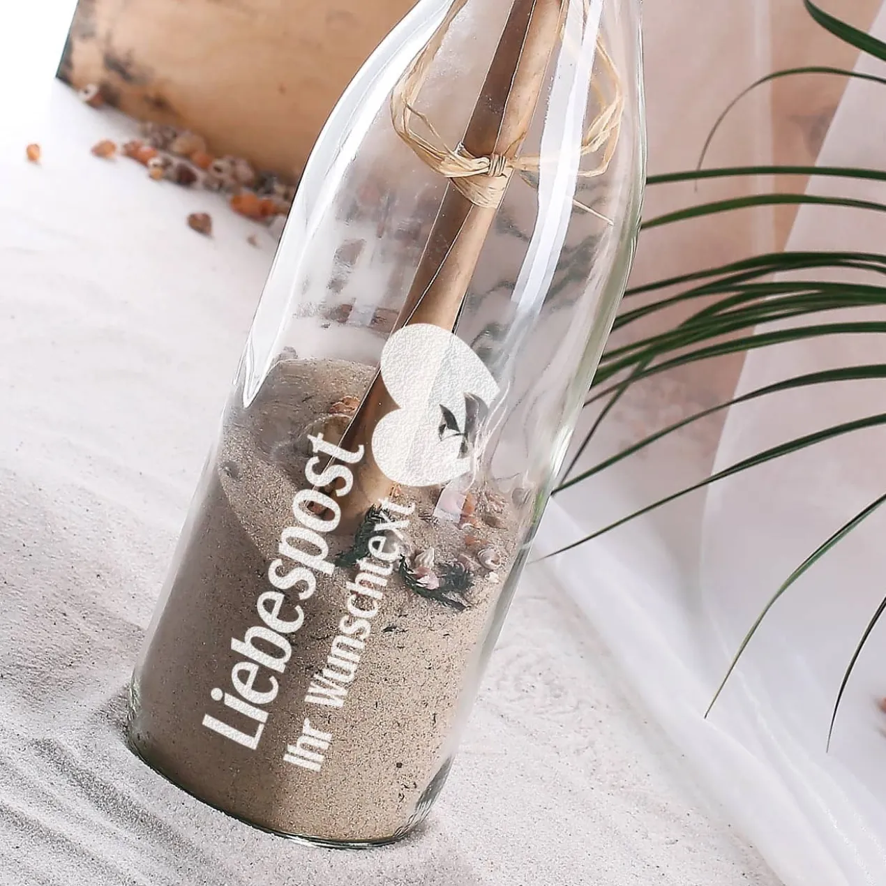 Liebespost in gravierter Flasche mit Füllung