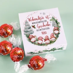 Lindorkugeln in personalisierter Geschenkbox zu Weihnachten mit Wichtelmotiv 'wertvollste Geschenke'