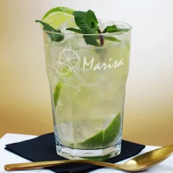 Longdrinkglas mit Limetten und Namensgravur