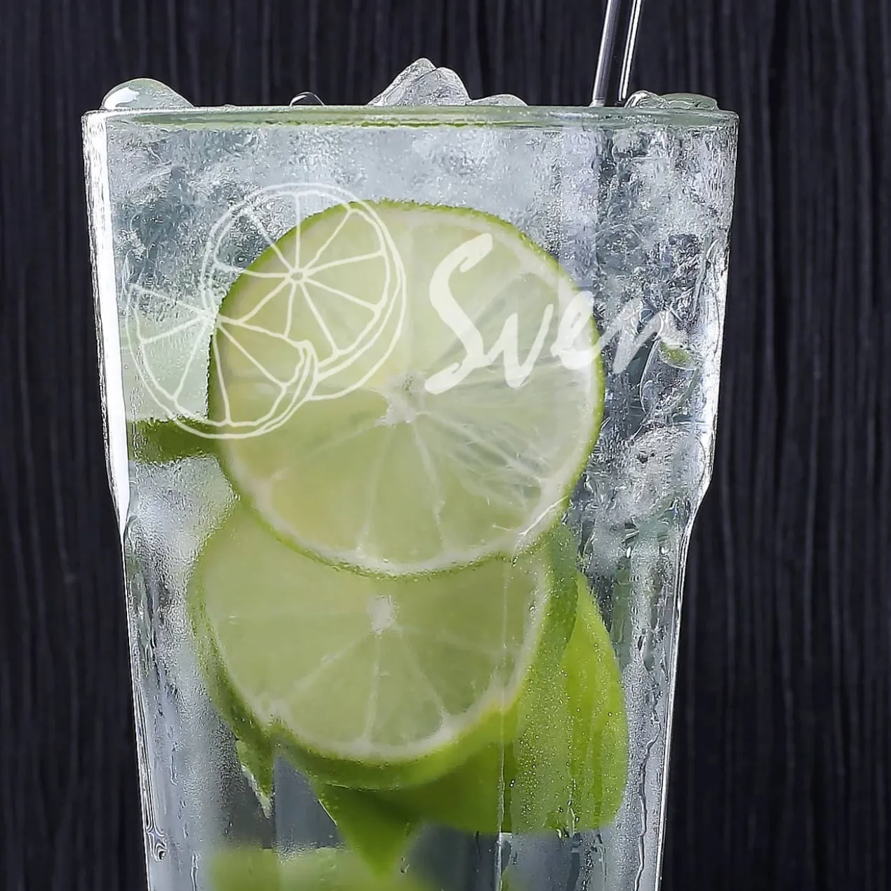 Longdrinkglas mit Limetten und Namensgravur