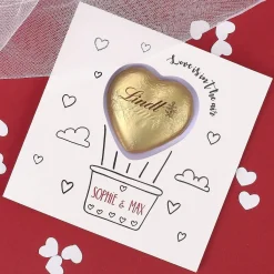 Love is in the air - Klappkarte mit Lindt Schokoherz