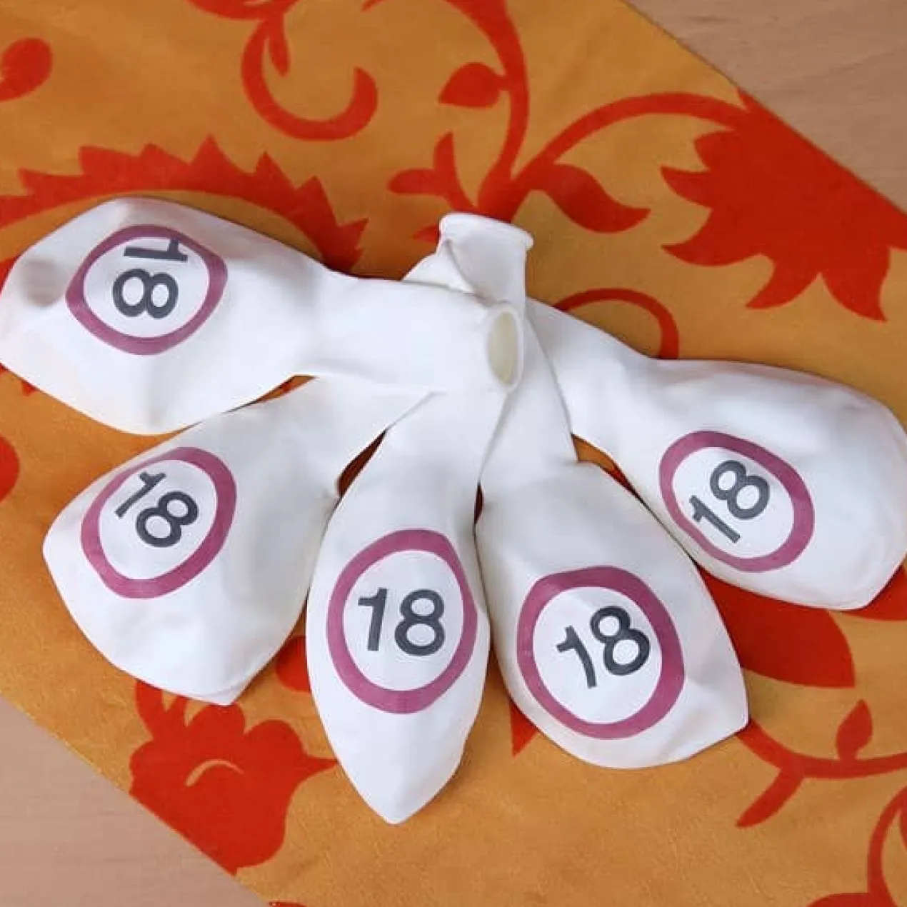 8 Luftballons Verkehrsschild 18