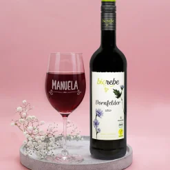 Lustiges Geschenkset zum Geburtstag mit Weinglas und Wein | Bienenfreundlicher Biorebe Genuss