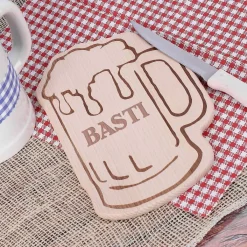 Maßkrug 1L und Holzbrettchen mit persönlicher Gravur