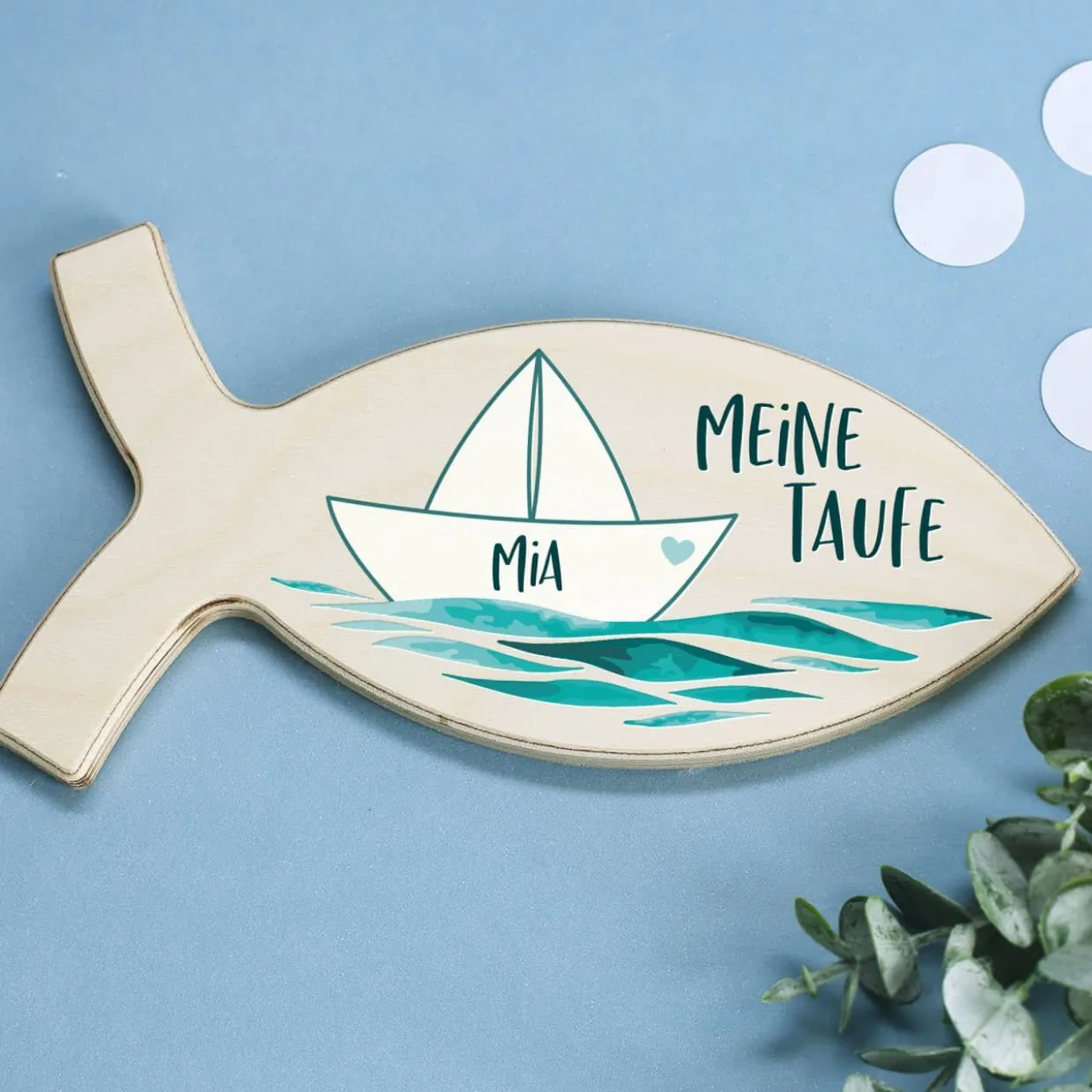 Maritimer Holzfisch zur Taufe mit Segelschiffchen und Ihrem Wunschnamen