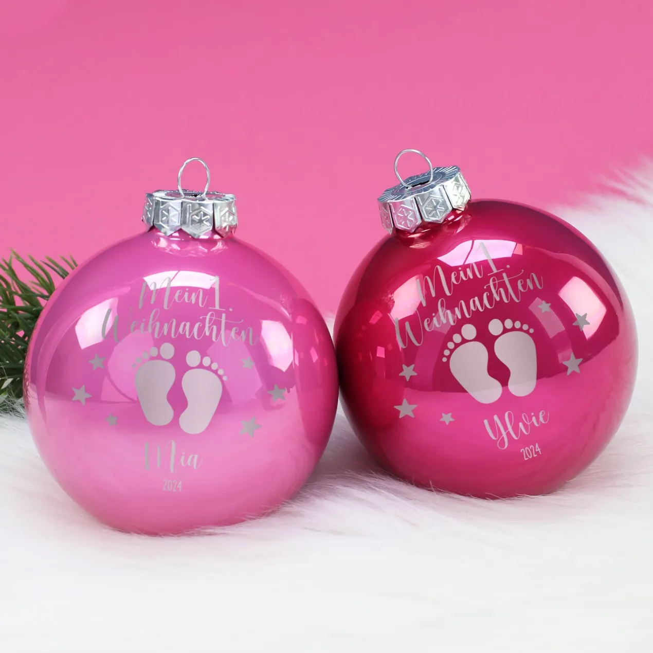 Mein 1. Weihnachten - Weihnachtskugel mit Babyfüßchen und Sternchen graviert