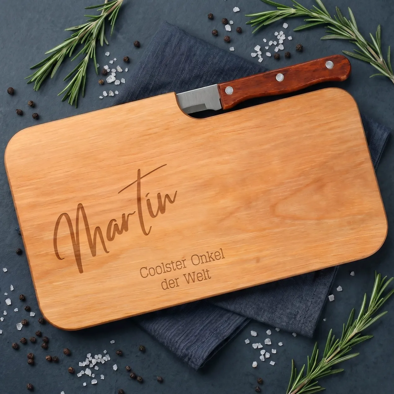 Messerbrett aus Holz mit moderner Wunschgravur