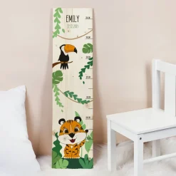 Messlatte mit Tigermotiv, Tucan und den Daten des Kindes bedruckt