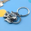 Metall-Schlüsselanhänger Schutzengel mit Herzsymbol in den Händen & geschwungenen Flügeln