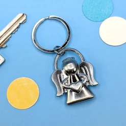 Metall-Schlüsselanhänger Schutzengel mit Herzsymbol in den Händen & geschwungenen Flügeln