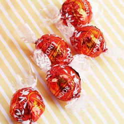 Möhre zu Ostern mit 5 Lindorkugeln und Namensaufdruck