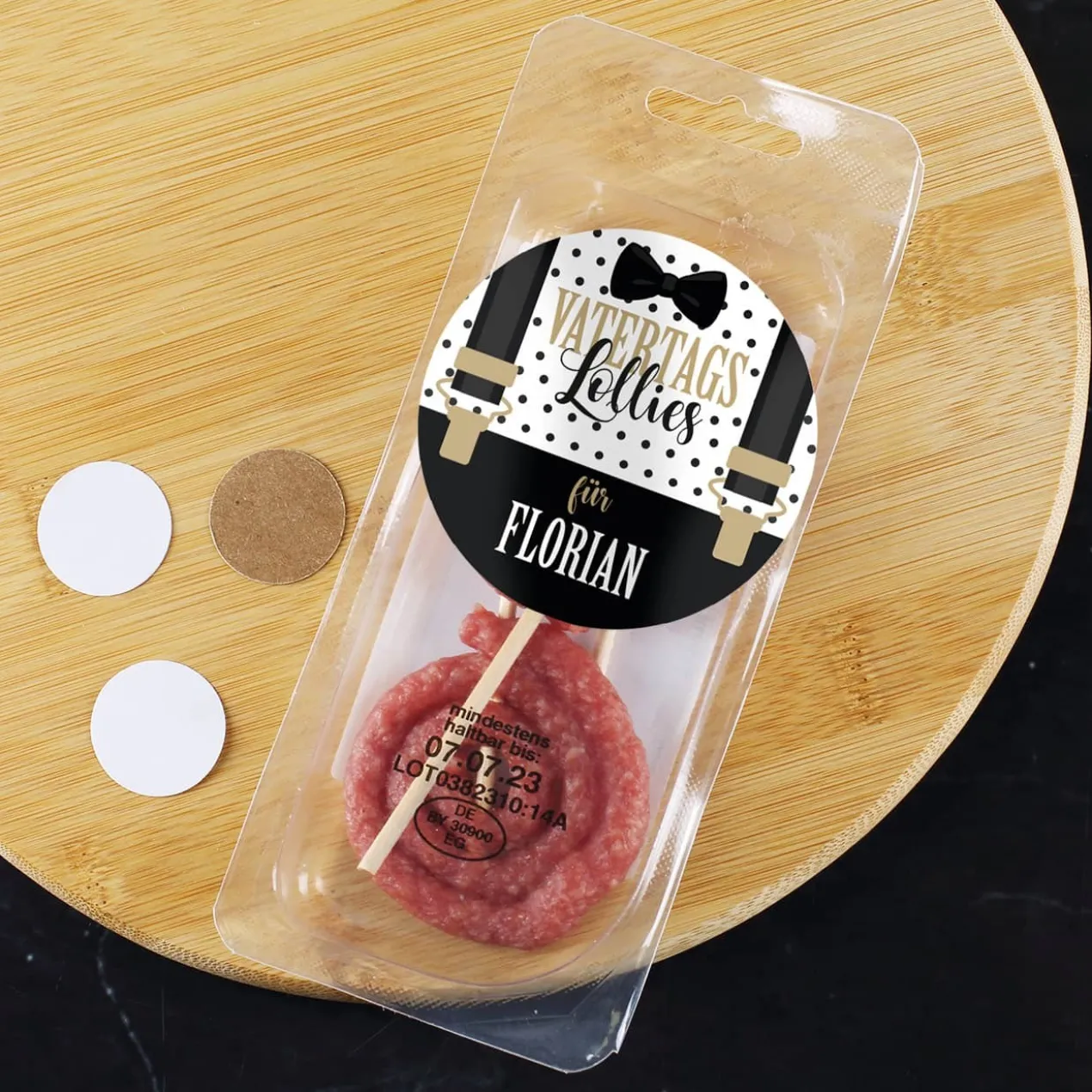 Mini Salami Snack zum Vatertag mit Hosenträger und Name
