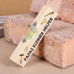 Mini Wasserwaage aus Holz mit Werkzeugmotiven und Ihrem Wunschtext bedruckt