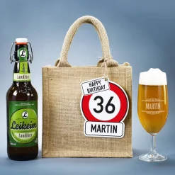 Männergeschenk zum Geburtstag - Bierglas mit Flaschenbier in Jutetüte mit Anhänger