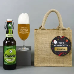 Männergeschenk zu Weihnachten - Bierglas mit Bierflasche in persönlicher Geschenktüte