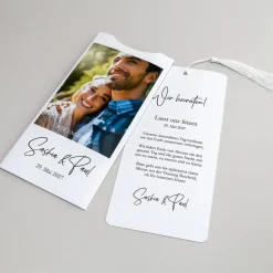 Moderne Hochzeitseinladung - Ziehkarte mit Foto & weißer Quaste