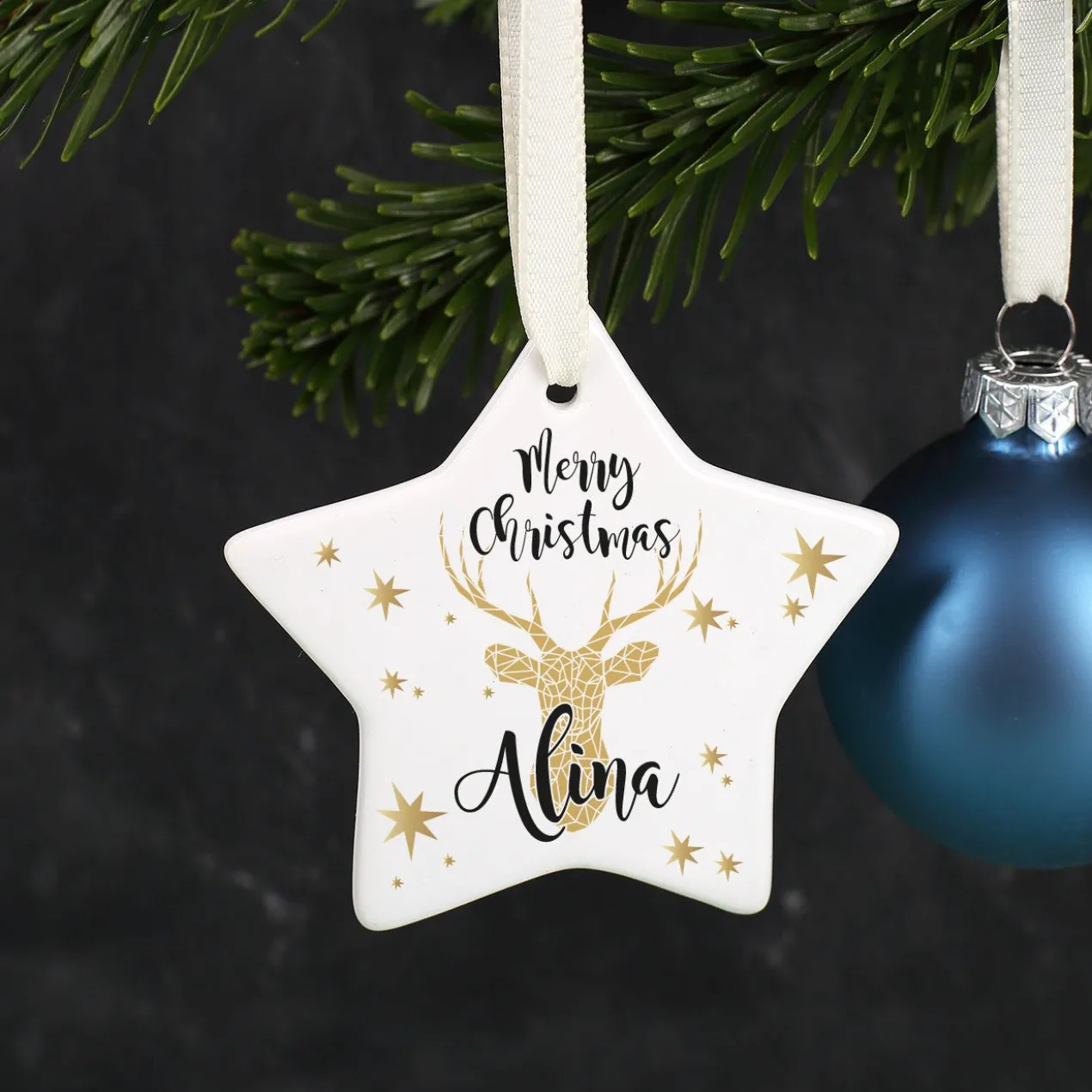 Moderner Christbaumschmuck mit Rentier und Ihrem Wunschnamen