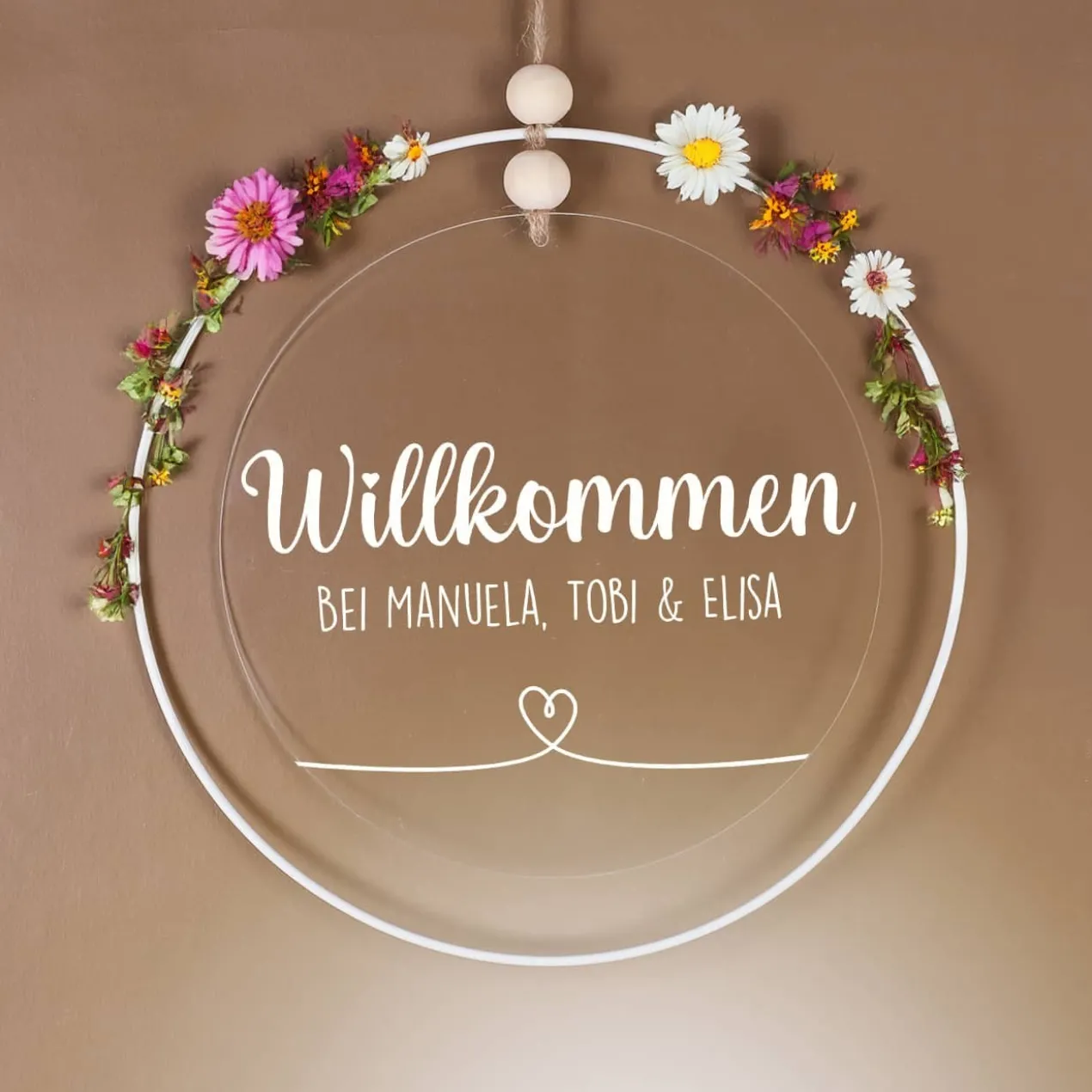 Modernes Willkommensschild aus Acryl im Metallring