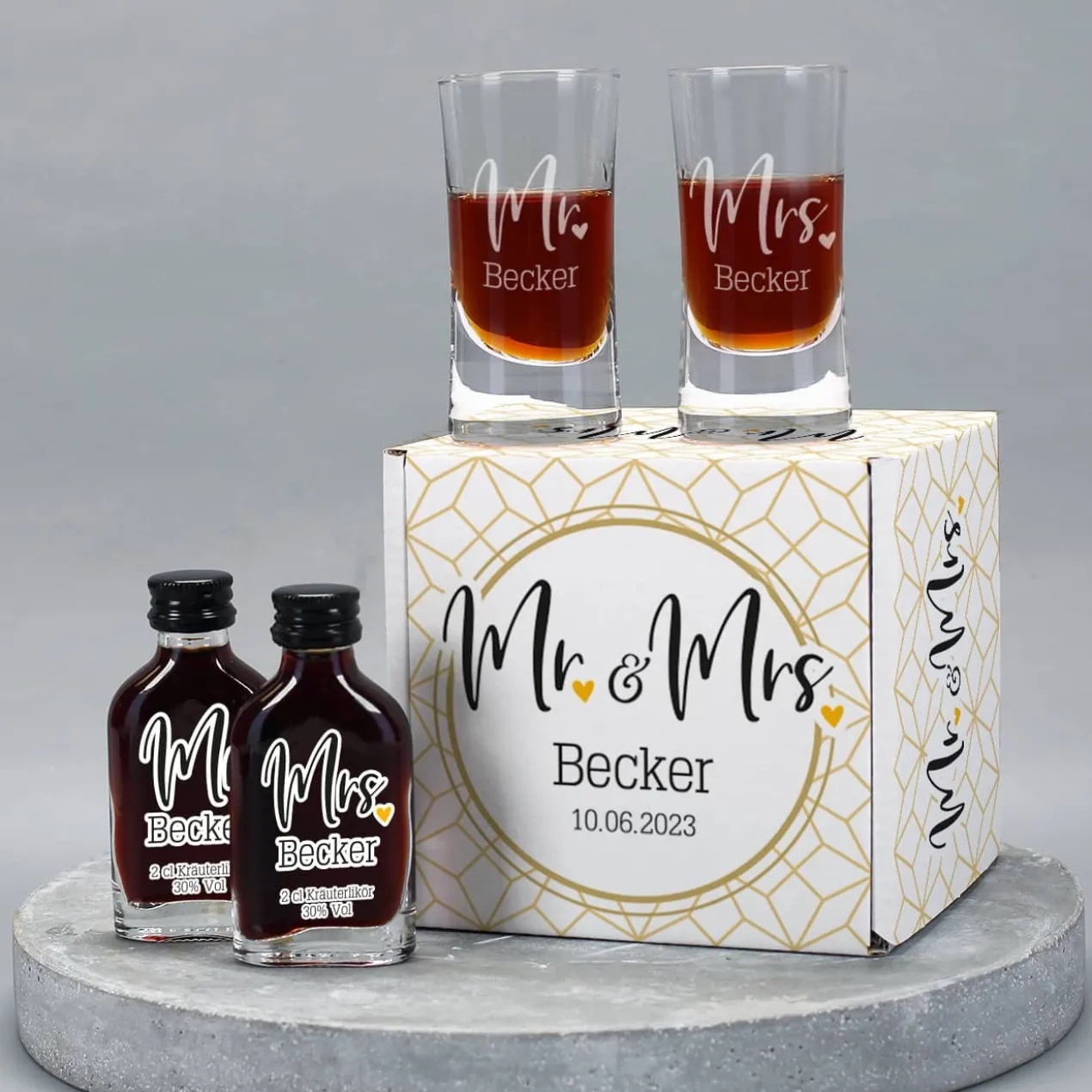 Mr. & Mrs. - Geschenkset zum Polterabend mit Kräuterlikör, Schnapsgläsern und persönlicher Box
