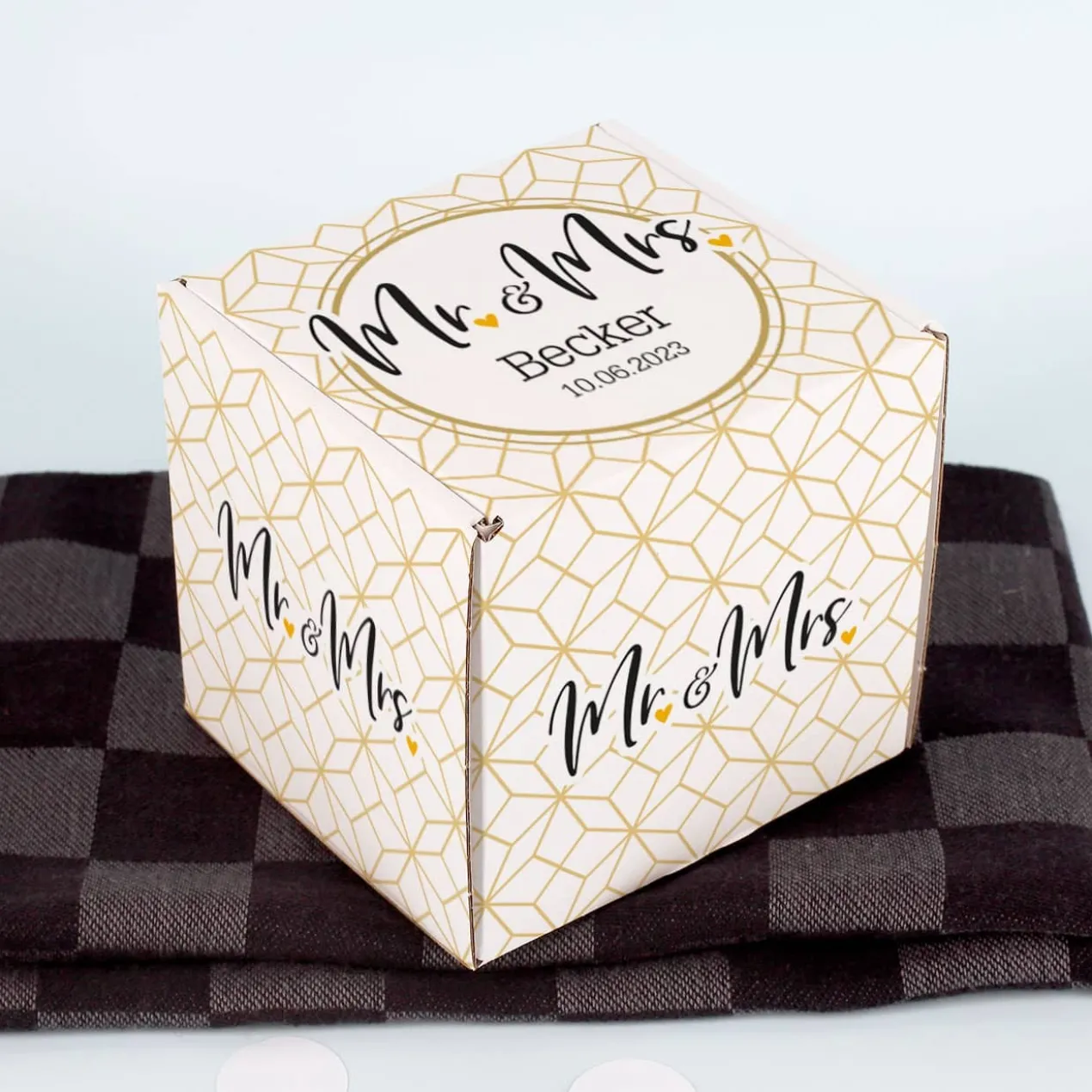 Mr. & Mrs. - Geschenkset zum Polterabend mit Kräuterlikör, Schnapsgläsern und persönlicher Box