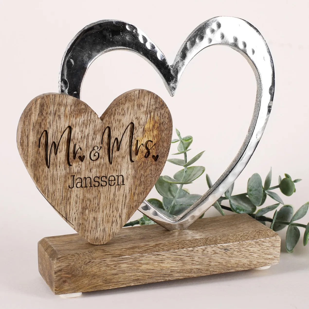 Mr & Mrs Herzskulptur mit Namensgravur zur Hochzeit