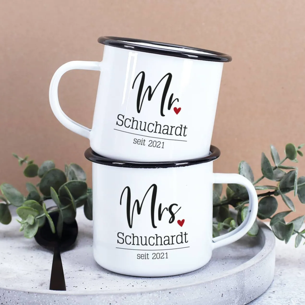 Mr und Mrs Emailletassen mit persönlichem Aufdruck
