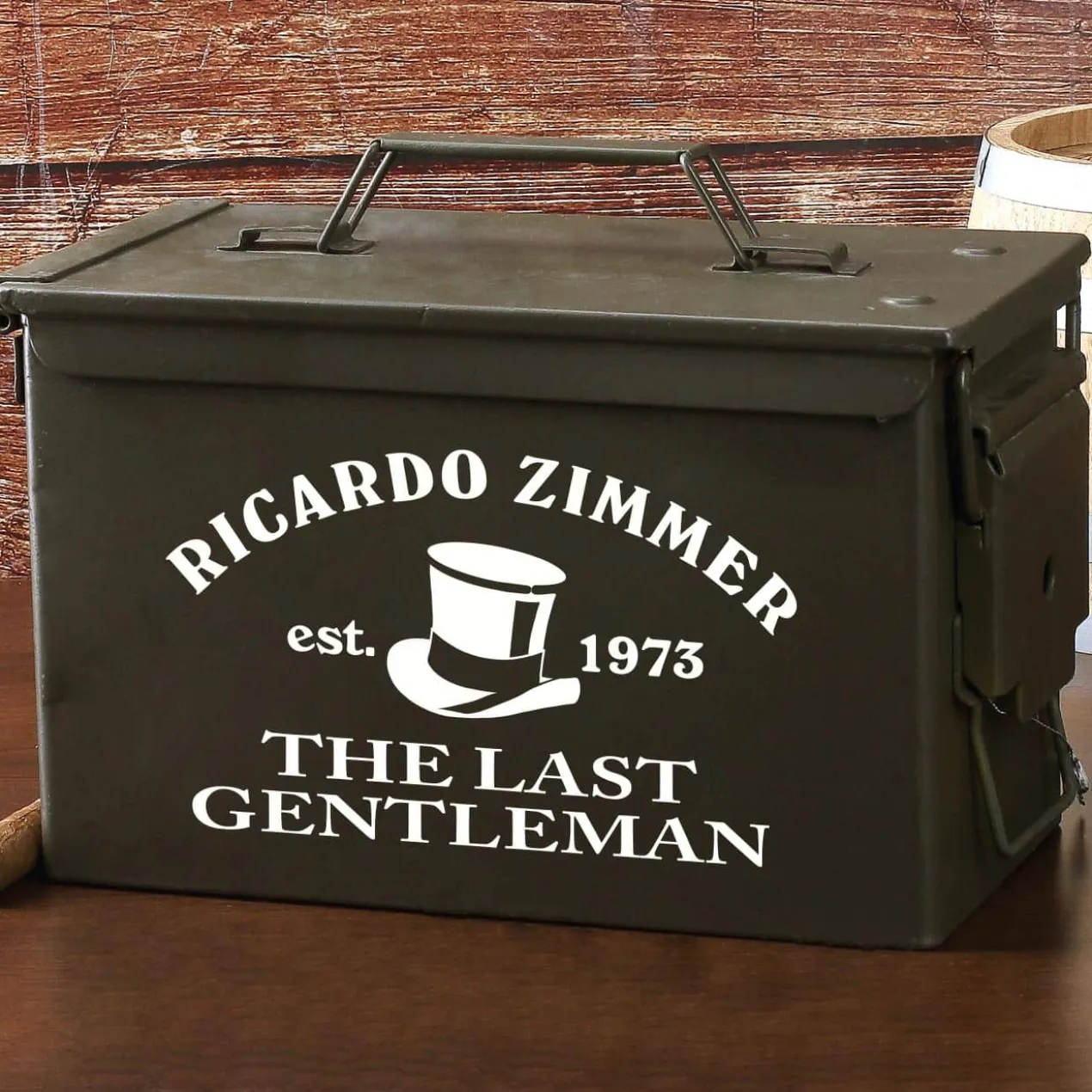 Munitionskiste "The Last Gentleman" mit Ihrem Namen bedruckt