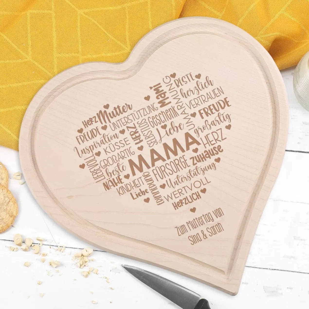 Muttertagsgeschenk - Herzbrettchen aus Holz mit graviertem Herz & Wunschtext, 30 cm