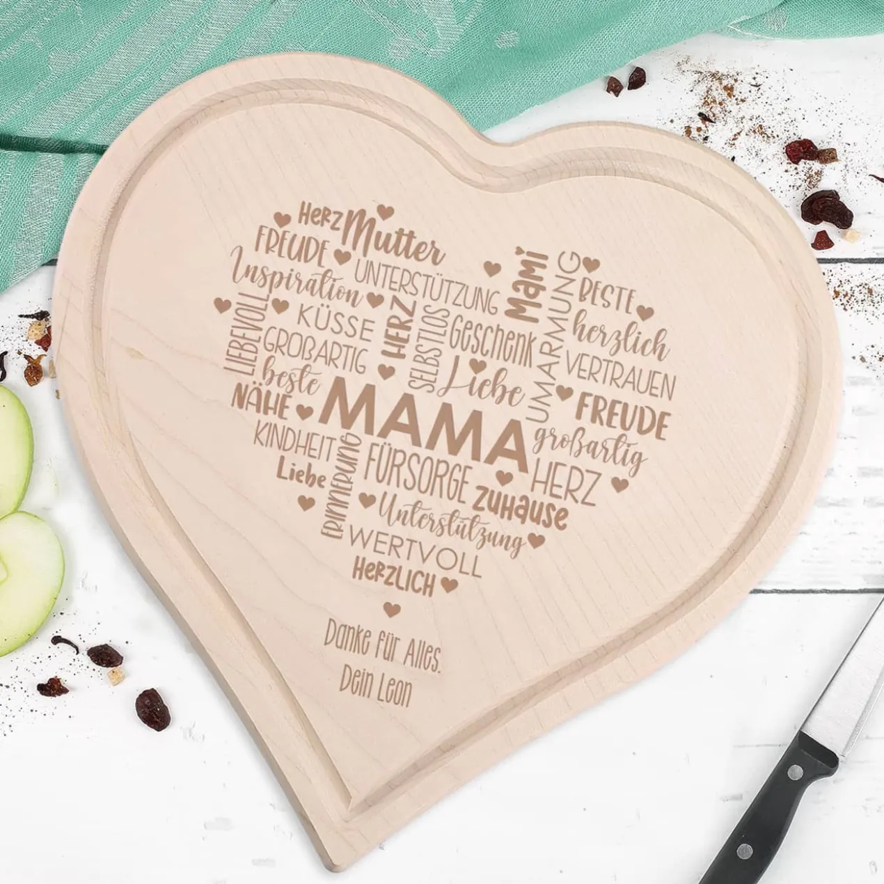 Muttertagsgeschenk - Herzbrettchen aus Holz mit graviertem Herz & Wunschtext, 30 cm