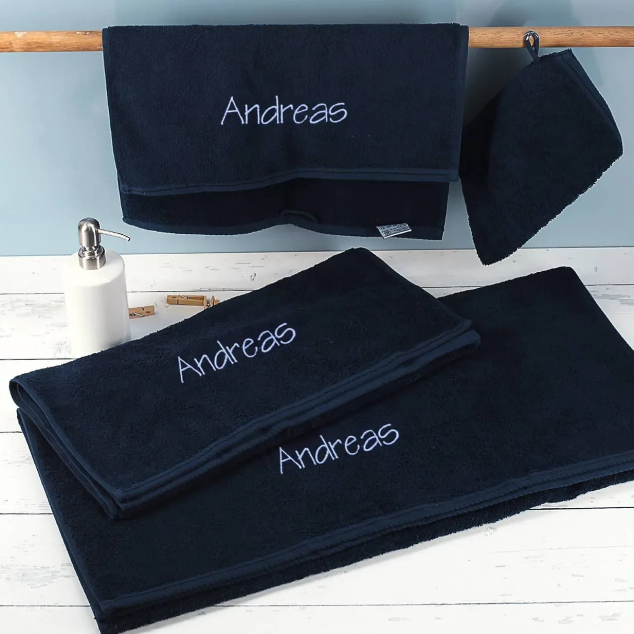 Nachtblaues Handtuchset mit Name gestickt, 4-teilig