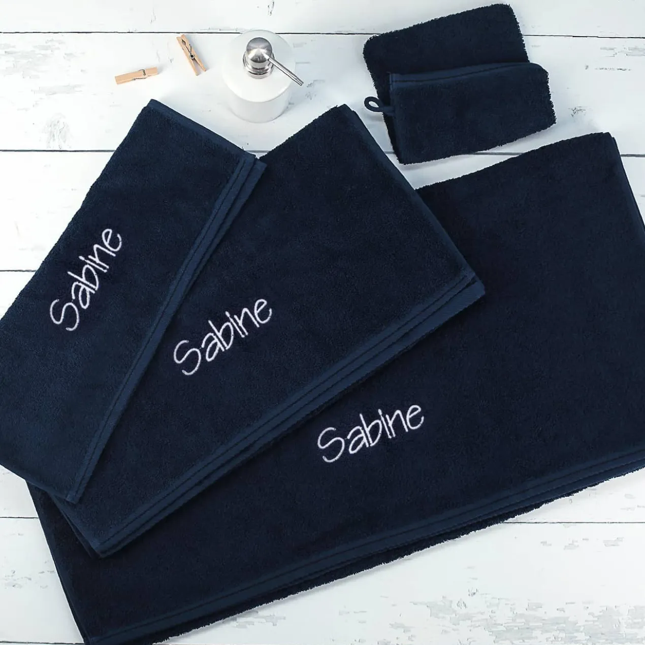 Nachtblaues Handtuchset mit Name gestickt, 4-teilig