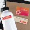 Namensaufkleber mit Hibiskus Blume und Name personalisiert | 100 Aufkleber für Mädchen & Schule