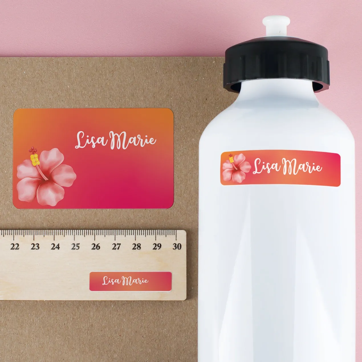 Namensaufkleber mit Hibiskus Blume und Name personalisiert | 100 Aufkleber für Mädchen & Schule
