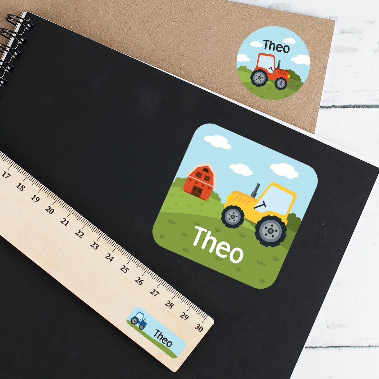 Namensaufkleber mit Traktor Motiv und Name personalisiert | 84 Sticker für Kindergarten, Kita & Schule