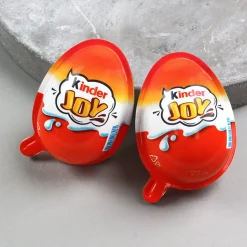 Namenstasse in bunten Frühlingsfarben mit verschiedenen Füllungen