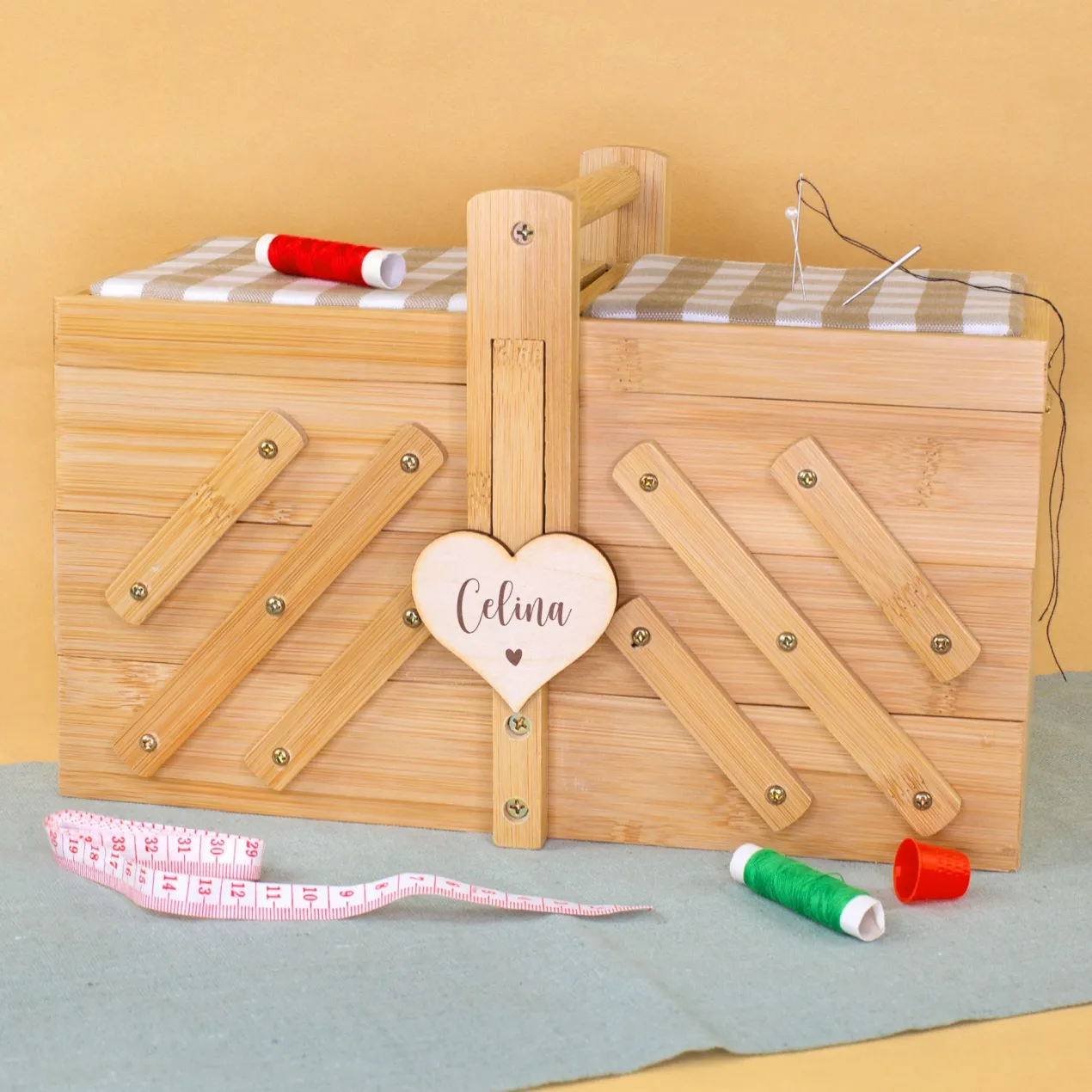Nähkästchen personalisierbar mit Name | Nähkasten aus Holz mit 5 Fächern & Nadelkissen