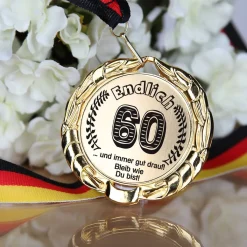 Orden am Bande: Endlich 60...und immer gut drauf!
