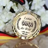 Orden am Bande: Liebste Oma der Welt!