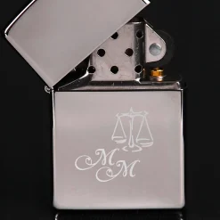 Original Zippo Feuerzeug mit Monogramm und Sternzeichen