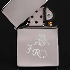Original Zippo Feuerzeug mit Monogramm und Sternzeichen