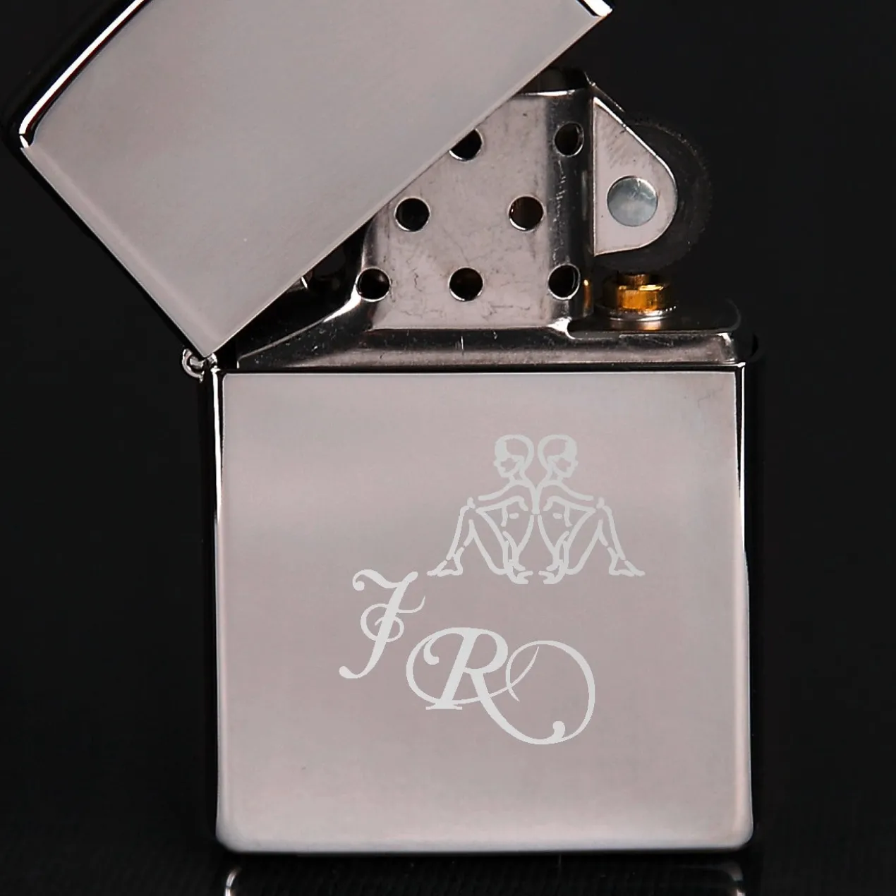 Original Zippo Feuerzeug mit Monogramm und Sternzeichen